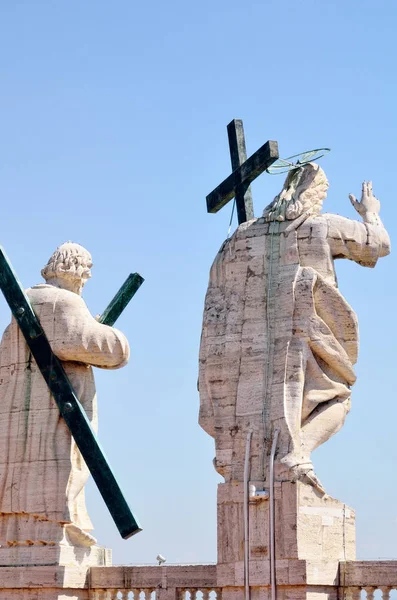 Posągi Świętych Szczycie Dachu Bazyliki Świętego Piotra Watykan Włochy — Zdjęcie stockowe