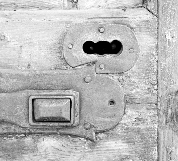 Europie Stare Włochy Antyczny Blisko Brązowy Drzwi Zamek Zardzewiały Zbliżenie — Zdjęcie stockowe
