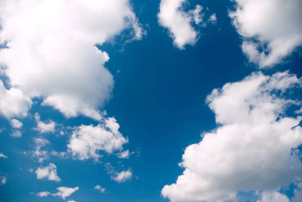 Γαλάζιος Ουρανός Και Σύννεφα Χώρος Αντιγραφής — Φωτογραφία Αρχείου
