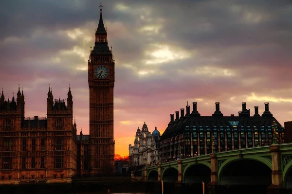 Gün Batımında Saat Kulesi Parlamento Binaları Ile Londra — Stok fotoğraf