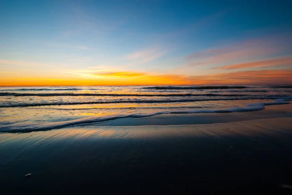 Fotografia Alba Prima Che Sole Increspi Orizzonte Una Spiaggia Dell — Foto Stock