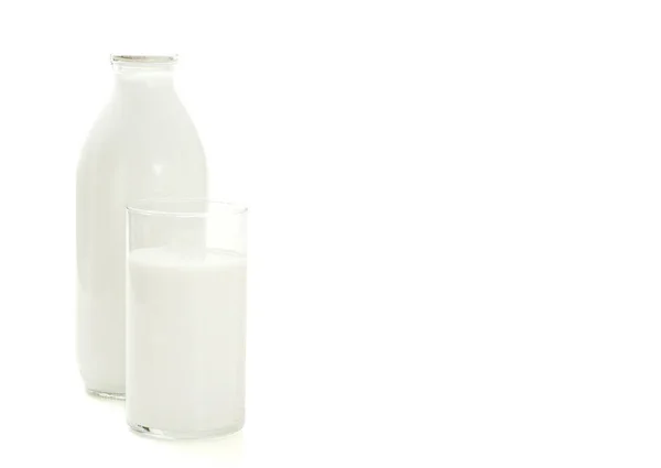 Una Bottiglia Bicchiere Latte Isolati Bianco — Foto Stock