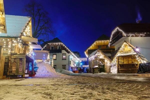 Kranjska Gora Christmas Decorated Square Alpine Village Night Marketplace Houses — Stock Photo, Image