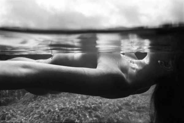 Underwater View Young Asian Nude Woman Floating Back — Stock Photo, Image