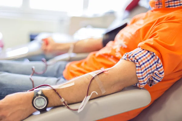 Donante Sangre Donación Con Una Bola Hinchable Sosteniendo Mano — Foto de Stock