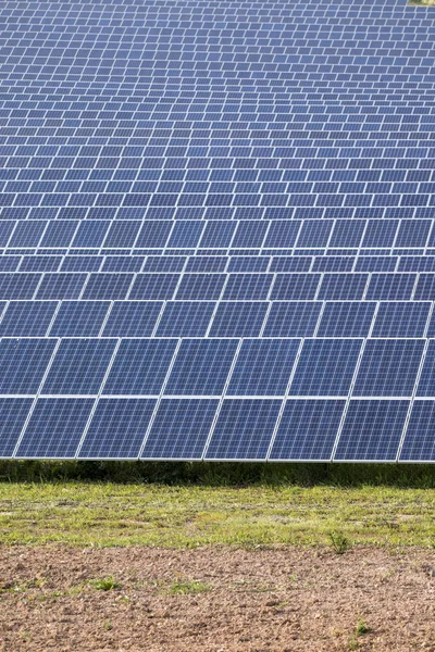 Vista Campo Painéis Solares Ecológicos Modernos — Fotografia de Stock