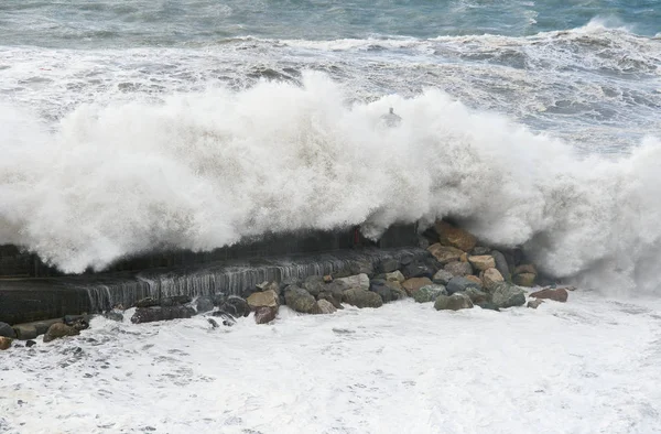 Гігантські Хвилі Перерви Маяку Під Час Бурі Середземному Морі — стокове фото