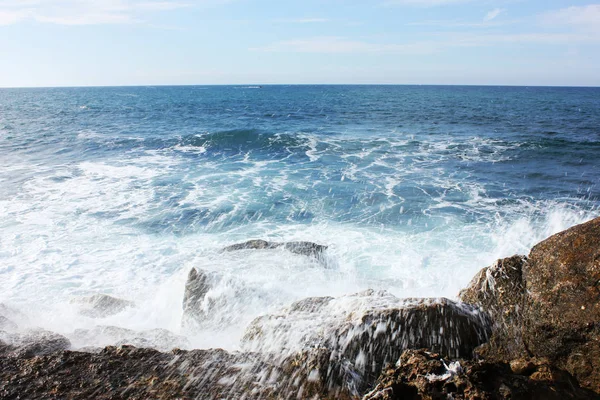 Mediterráneo Olas Roca — Foto de Stock