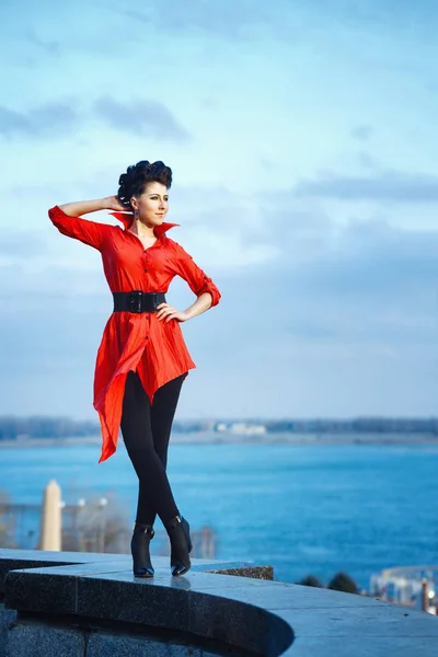 Attractive Girl Red Shirt Walking Waterfront — Stock Photo, Image