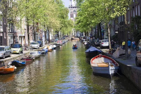 Jeden Kanałów Amsterdamie — Zdjęcie stockowe