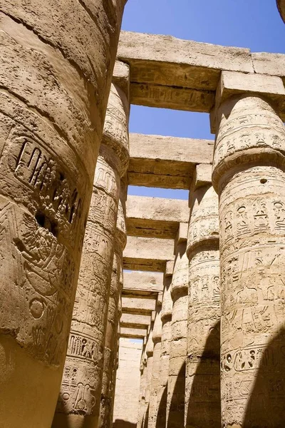 カルナック神殿の古代柱のイメージ ルクソール エジプト — ストック写真