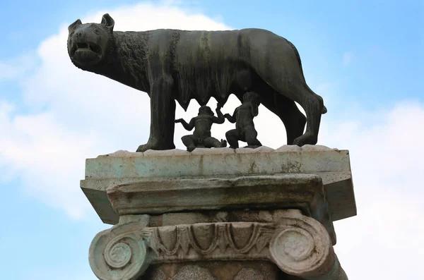 Άγαλμα Του Romul Και Τον Ρέμο Στη Ρώμη Ιταλία — Φωτογραφία Αρχείου