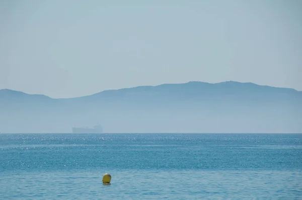 美丽的景色在西班牙直布罗陀海峡上 — 图库照片