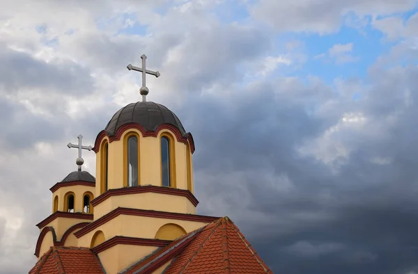 Ορθόδοξη Εκκλησία Ουρανό Στο Παρασκήνιο — Φωτογραφία Αρχείου