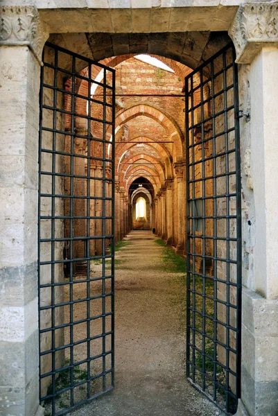 Древний Вход Монастырь Сан Галгано Тоскане — стоковое фото