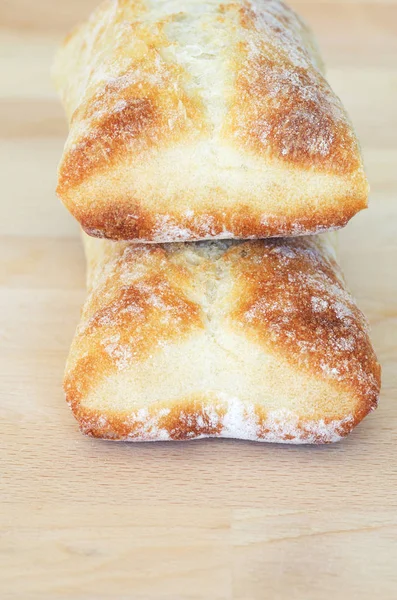 Pão Ciabatta Italiano Sobre Tábua Corte — Fotografia de Stock