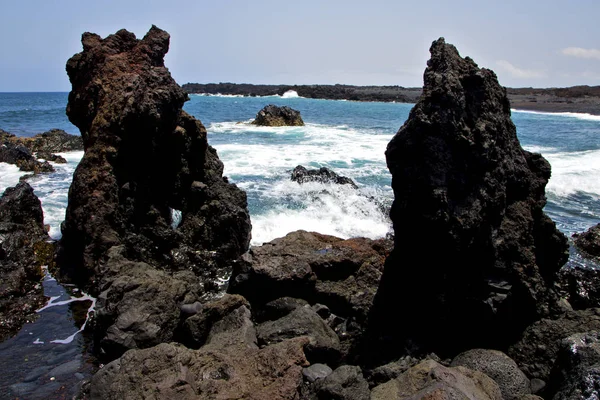 Rock Španělsko Obloha Plážový Voda Lanzarote Ostrov Pěna Krajina Kamenných — Stock fotografie