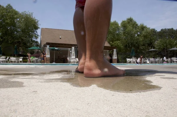 Niño Jugando Piscina — Foto de Stock