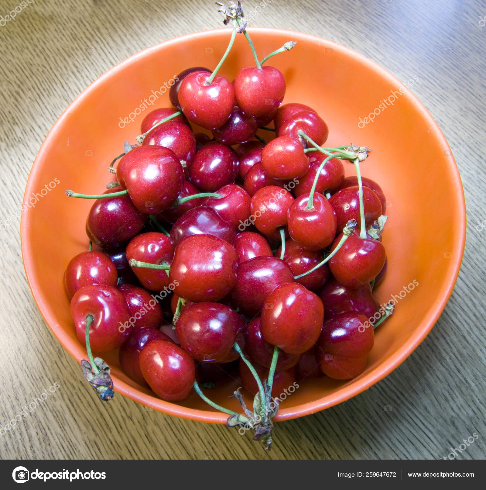 Gros Plan Bouquet Cerises Rouges Image Libre De Droit Par Yayimages C