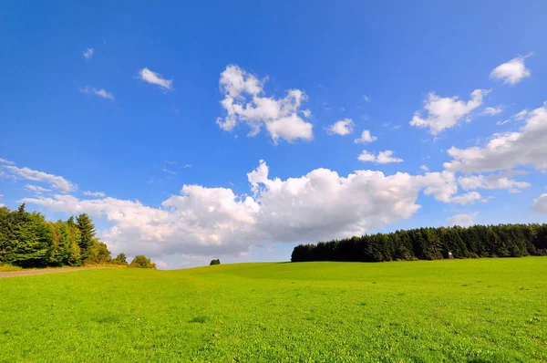 Ein Feld Auf Der Schwäbischen Alb Aufgenommen Einem Späten Augustabend — Stockfoto