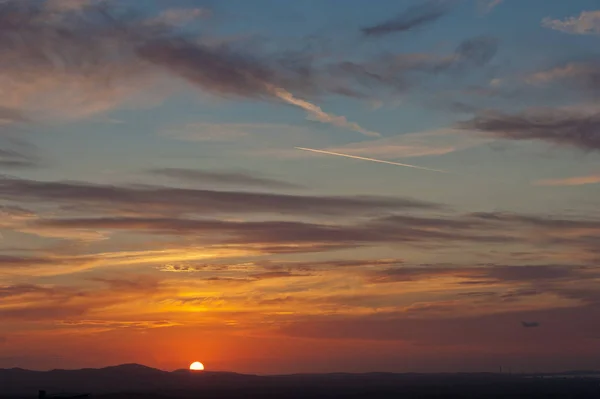 Coucher Soleil Orange Sassari Sardaigne Avec Nuages Nuances Orange — Photo