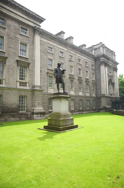 Estatua Clásica Exterior Trinidad Universidad Dublin — Foto de Stock