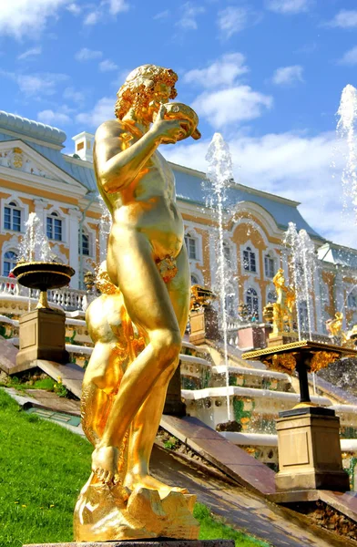 Golden Statue Grand Cascade Fountain Peterhof Grand Palace Saint Petersburg — Stock Photo, Image