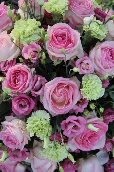 Rosas Rosadas Claveles Blancos Verdes Arreglo Floral Nupcial — Foto de Stock