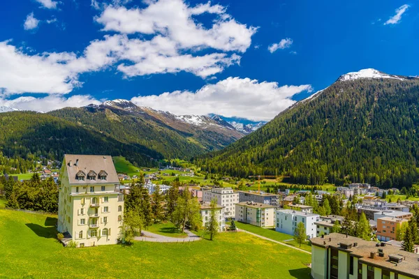 Maisons Village Dans Les Alpes Montagne Davos Graubuenden Suisse — Photo