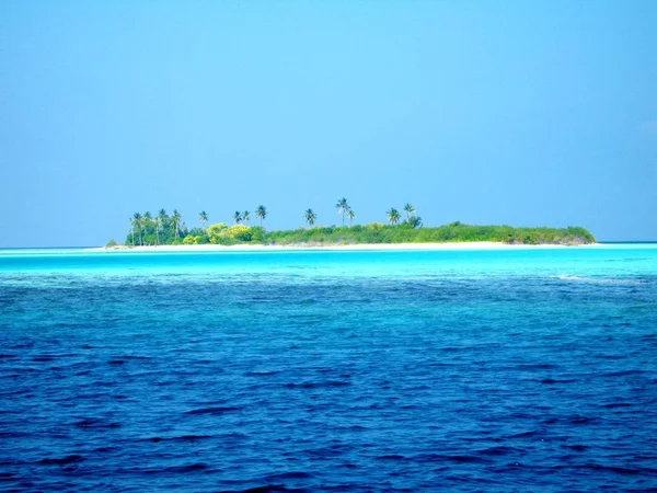 Disparo Una Isla Maldivas Con Agua Azul Cristalina Esta Foto — Foto de Stock