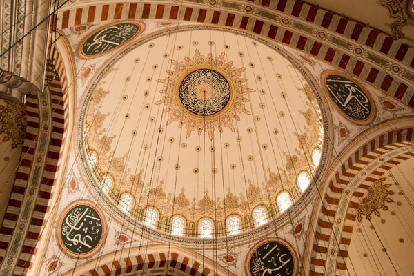 Vista Interna Della Cupola Nell Architettura Ottomana Istanbul Turchia — Foto Stock