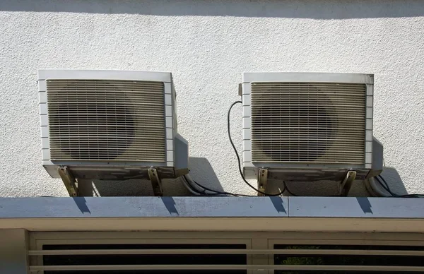 Due Ventilatori Esterno Pronti Affrontare Caldo — Foto Stock