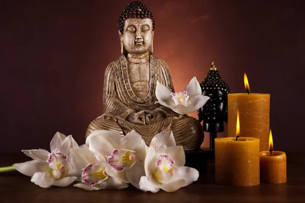Estatua Buda Con Flor Orquídea —  Fotos de Stock