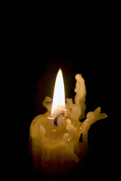 Ein Gruseliger Alter Kerzenständer Brennt Weiter Während Nach Und Nach — Stockfoto