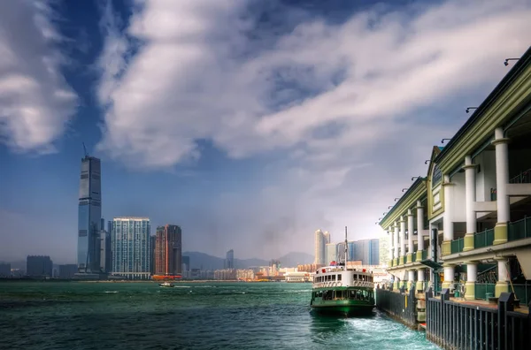 Ferry Laat Het Dock Victoria Harbor Hong Kong — Stockfoto