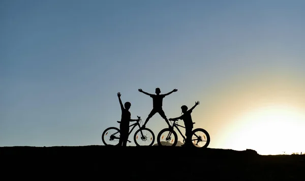 Natur Und Radfahrbegeisterte Jugend — Stockfoto