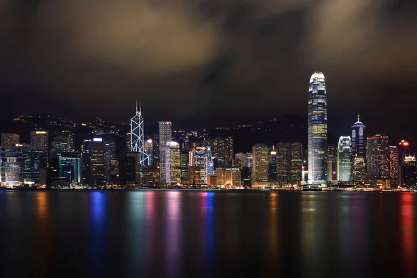 香港のスカイラインを香港ハーバー レーザー ショー — ストック写真