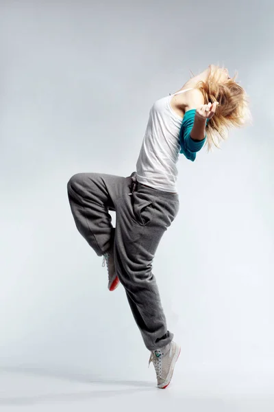 Genç Kız Hip Hop Stüdyo Dizisinde Dans Ediyor — Stok fotoğraf
