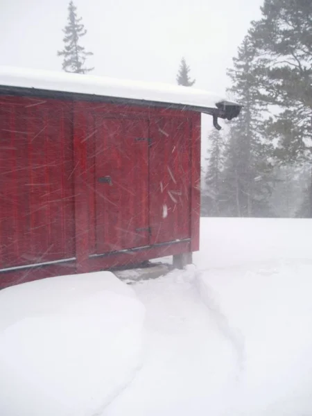 Cabaña Roja Tormenta Nieve Mal Tiempo Las Montañas Norefjell — Foto de Stock