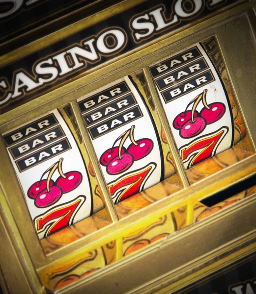 カジノのスロット マシンをクローズ アップ — ストック写真
