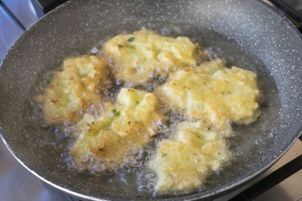 Grönsaks Fritters Stekning Stek Panna Med Olivolja — Stockfoto