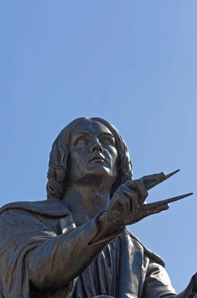 Bertel Thorvaldsen Tarafından Astronom Nicolas Copernicus Bronz Heykelinin Yakın Çekim — Stok fotoğraf