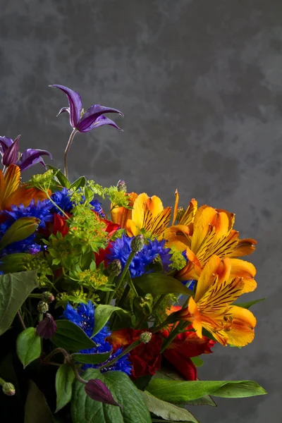 배경에 거대한 꽃다발 — 스톡 사진