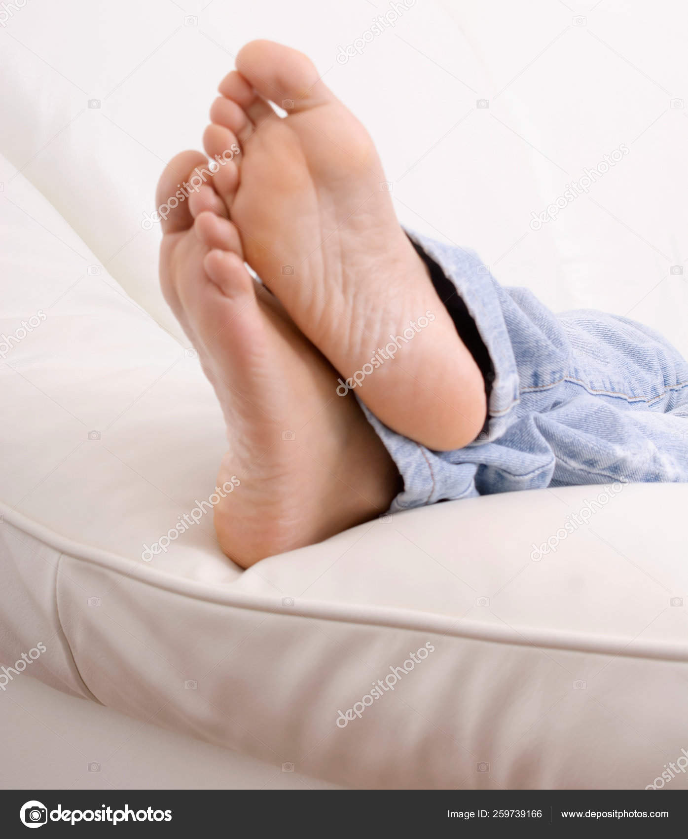 Barefoot Young Woman Sofa Focus Foot Soles — Stock Photo