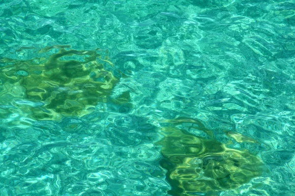 Sebuah Gambar Abstrak Air Teluk Georgia Menampilkan Beberapa Batu Gelap — Stok Foto