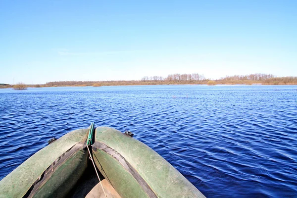 Гумовий Човен Воді — стокове фото