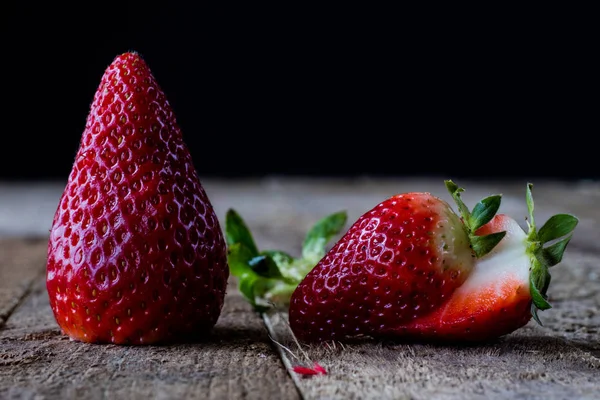 Fresas Mandarinas Sobre Una Vieja Mesa Madera Una Cocina Antigua — Foto de Stock