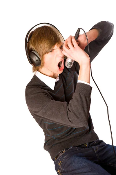 Νεαρός Άνδρας Τραγουδώντας Φορώντας Ακουστικά Που Απομονώνονται Λευκό — Φωτογραφία Αρχείου