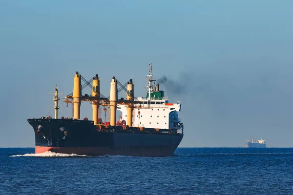 Nave Cargo Nera Partenza Dal Mar Baltico — Foto Stock