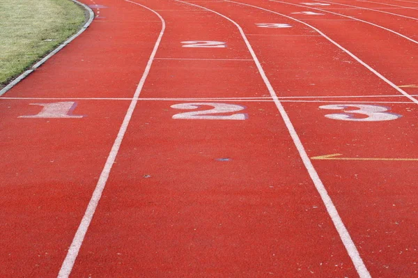 Parte Pista Esportes Vermelho Com Linhas Brancas Mostrando Pontos Partida — Fotografia de Stock